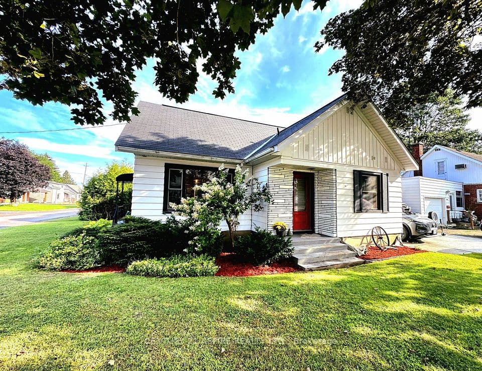 621 Bruham Avenue, Laurentian Valley, ON K8A 4Z6 – main photo