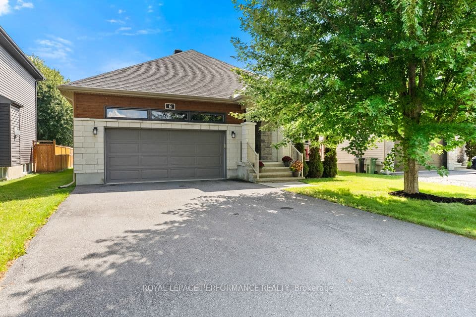 6 Brickyard Drive, Russell, ON K4R 0B2 – main photo