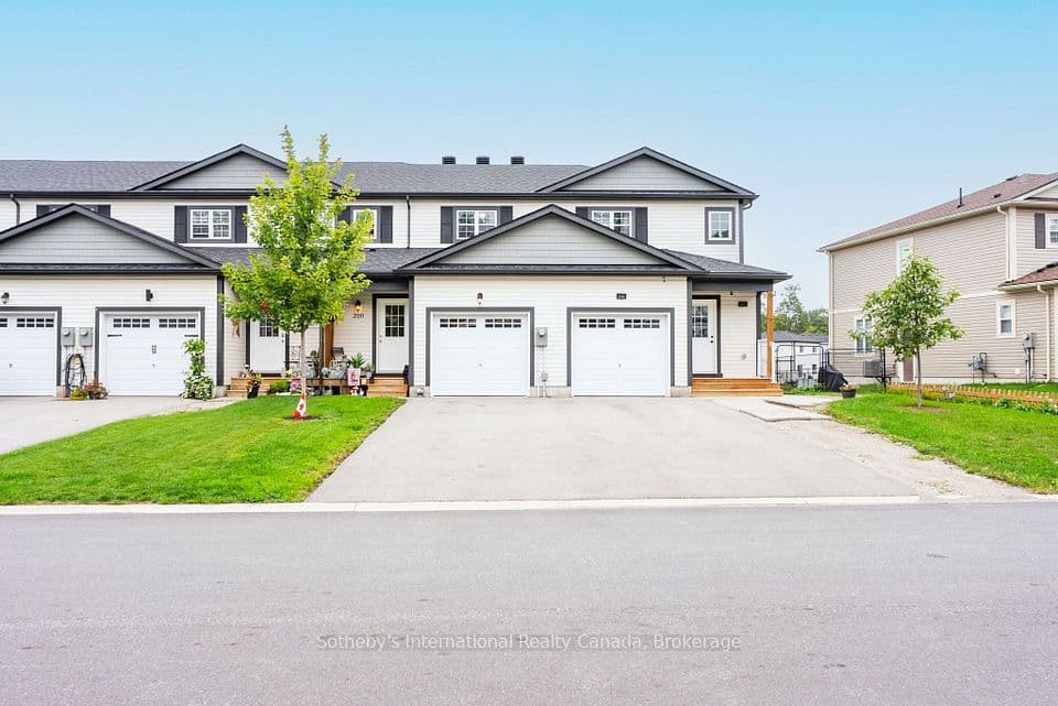 200 Daffodil Court, Gravenhurst, ON P1P 0B8 – main photo