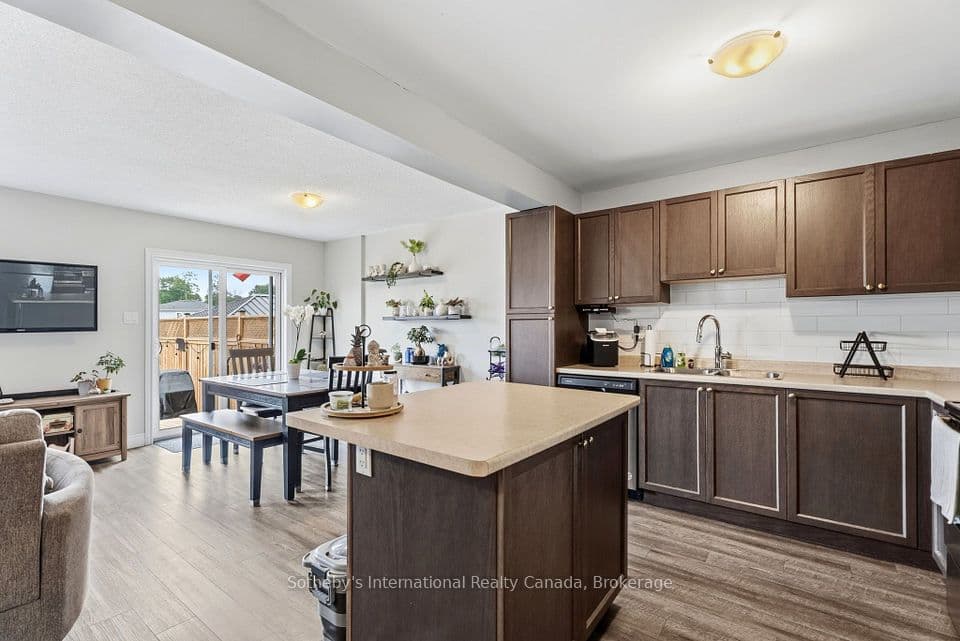 200 Daffodil Court, Gravenhurst, ON P1P 0B8 – photo 3