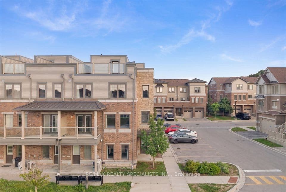 70 Willowrun Drive E8, Kitchener, ON N2A 0J3 – main photo