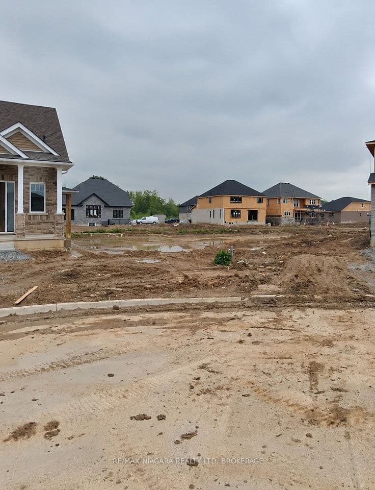 814 Bradford Avenue, Fort Erie, ON L2A 0H3 – main photo