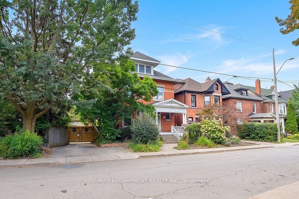 34 HOLTON Avenue S, Hamilton, ON L8M 2L2 – main photo