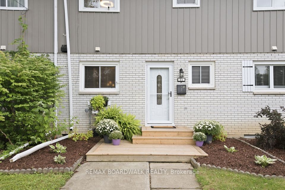 11 Maple Avenue, Brockville, ON K6V 1Y3 – photo 3