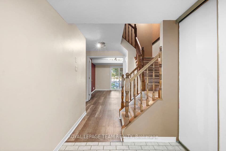 8 Mannington Court, Barrhaven, ON K2J 4A1 – photo 3