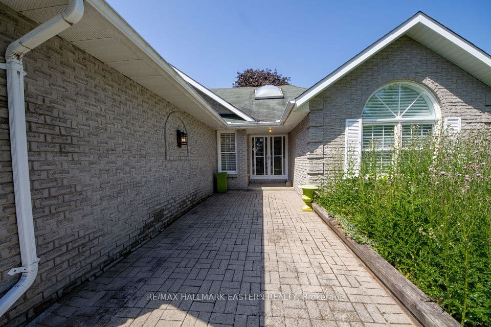 36 Russell Hill Road, Kawartha Lakes, ON K0M 1A0 – photo 2