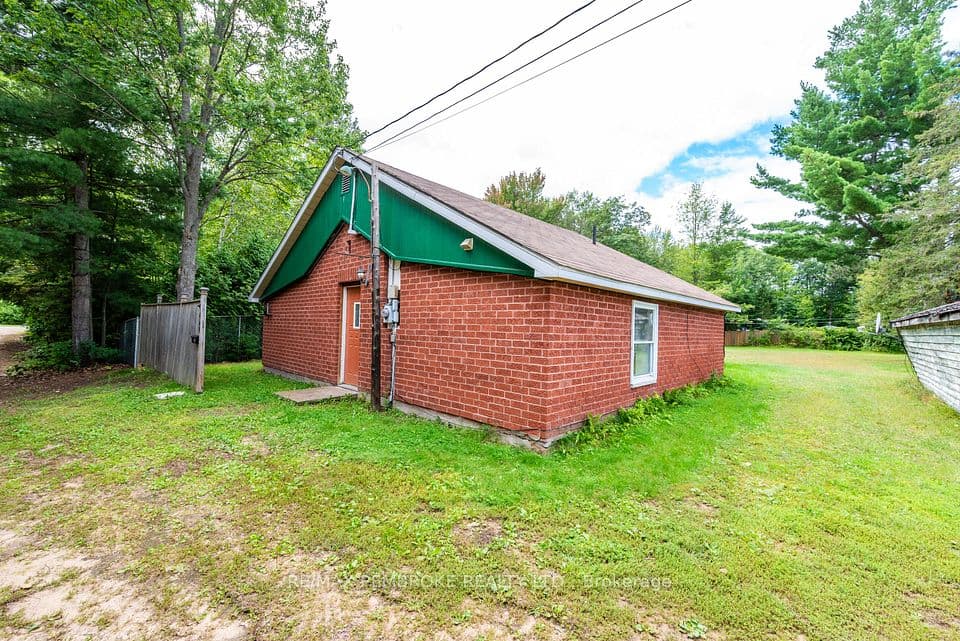 1469 Victoria Street, Petawawa, ON K8H 2G2 – photo 2