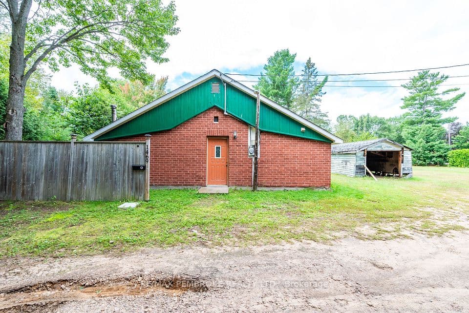 1469 Victoria Street, Petawawa, ON K8H 2G2 – main photo