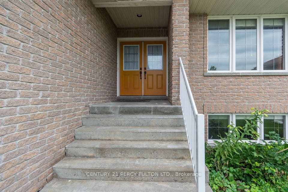 28 Freedom Crescent, Quinte West, ON K8V 0C1 – photo 3