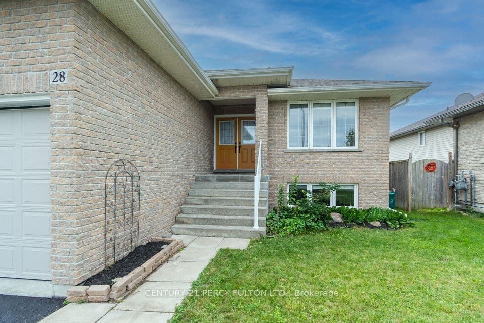 28 Freedom Crescent, Quinte West, ON K8V 0C1 – photo 2