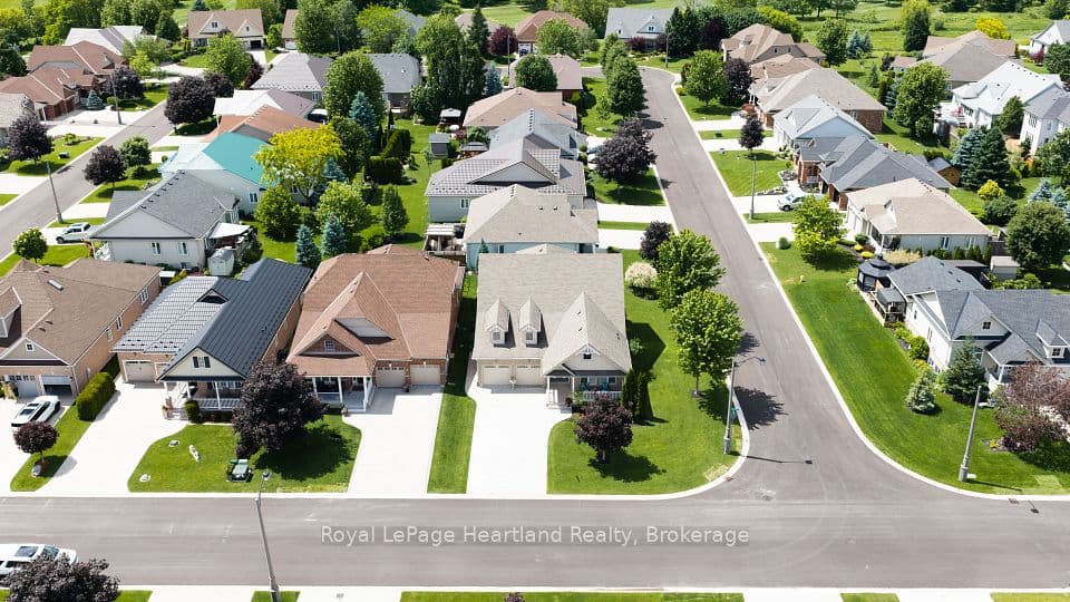 10 Macpherson Avenue, Huron East, ON N0K 1W0 – photo 2