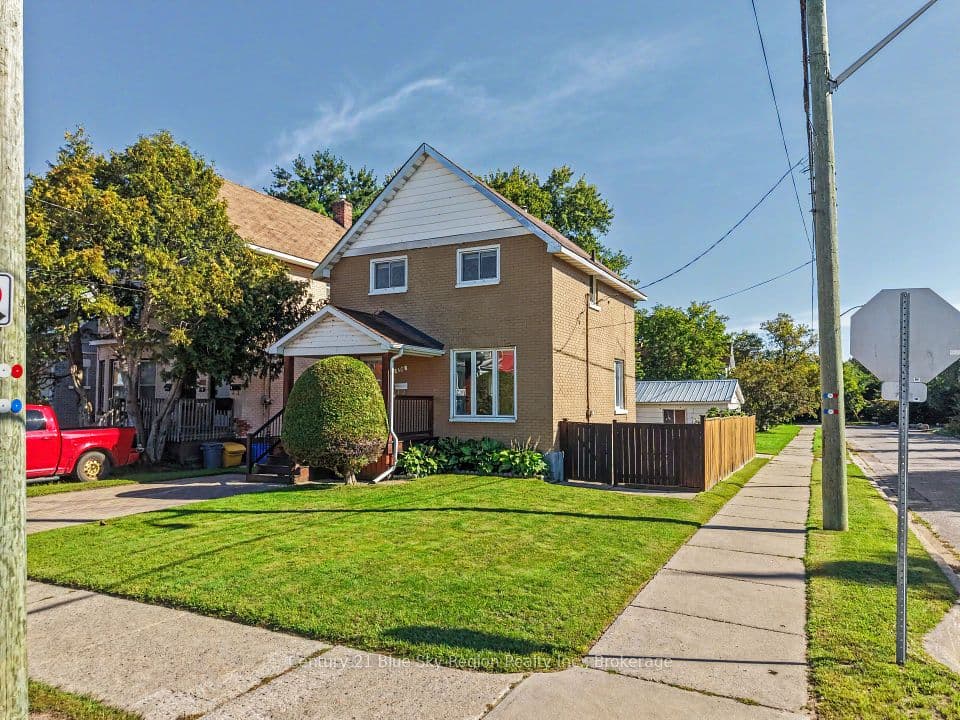 496 First Avenue E, North Bay, ON P1B 1K3 – main photo