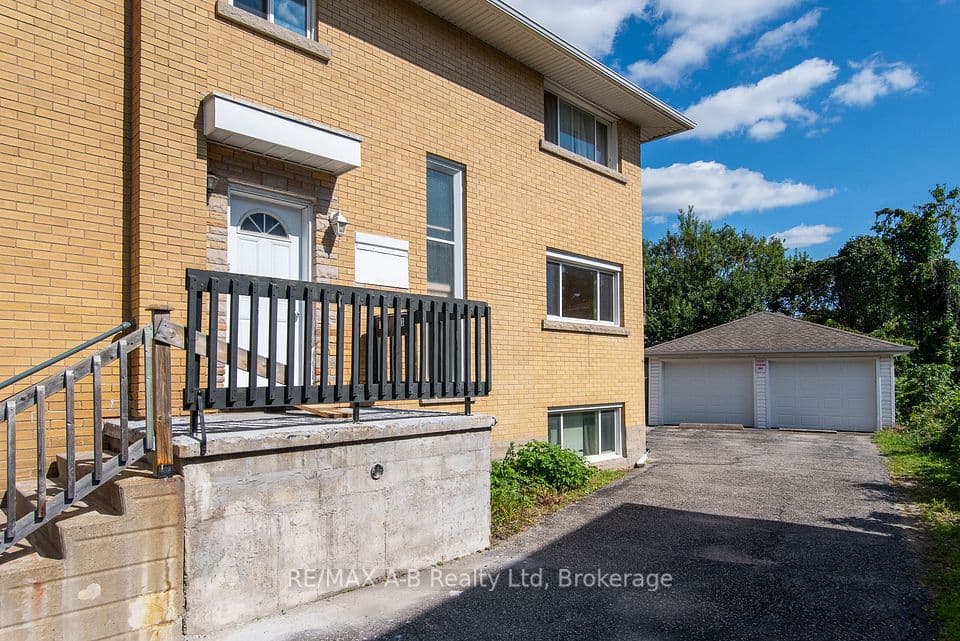 727 FREDERICK Street, Kitchener, ON N2B 2B3 – photo 2