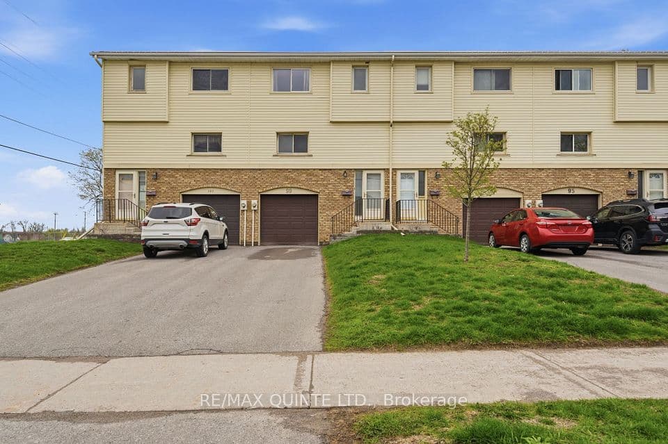99 Dunnett Boulevard 2, Belleville, ON K8P 4M7 – main photo