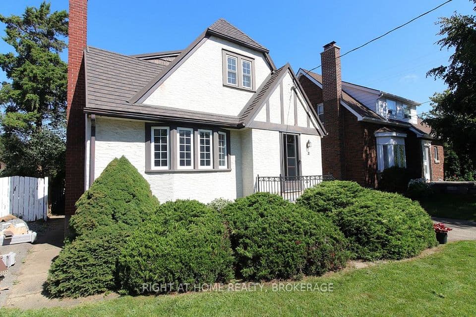 31 Stuart Avenue, St. Catharines, ON L2R 1M8 – main photo