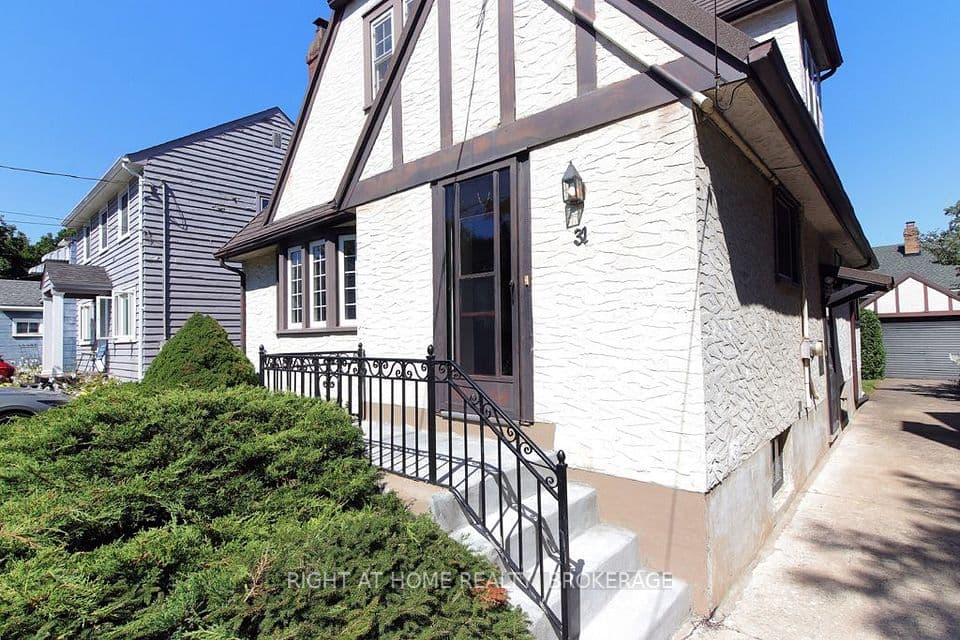 31 Stuart Avenue, St. Catharines, ON L2R 1M8 – photo 2