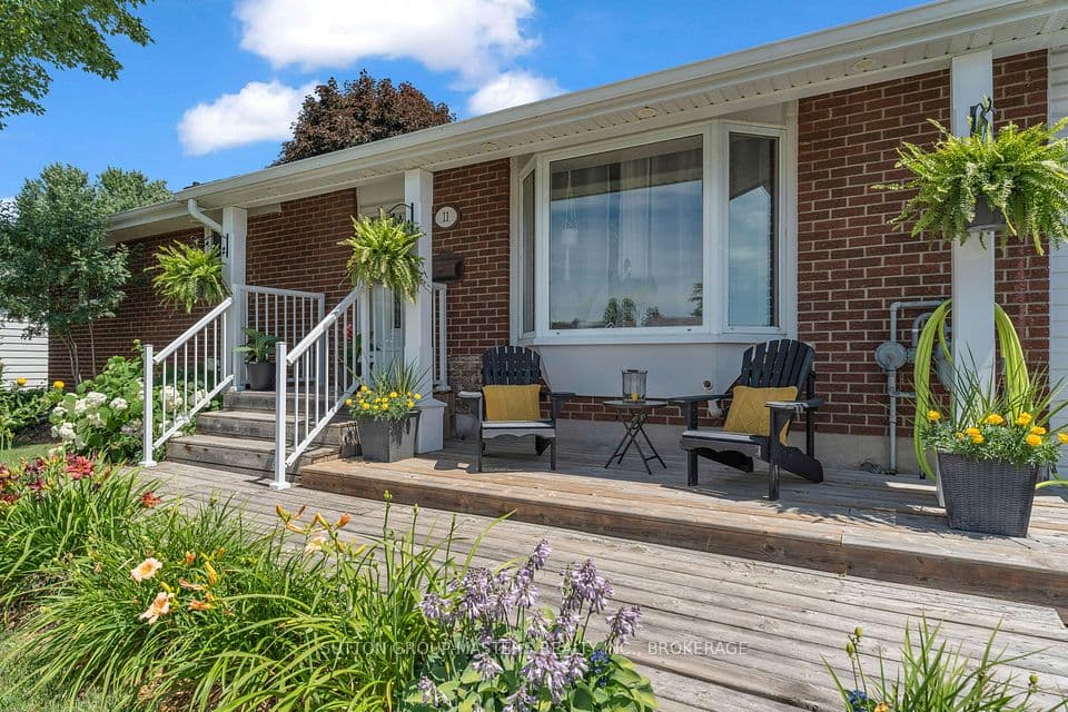 11 Chesterfield Drive, Loyalist, ON K7N 1M3 – main photo