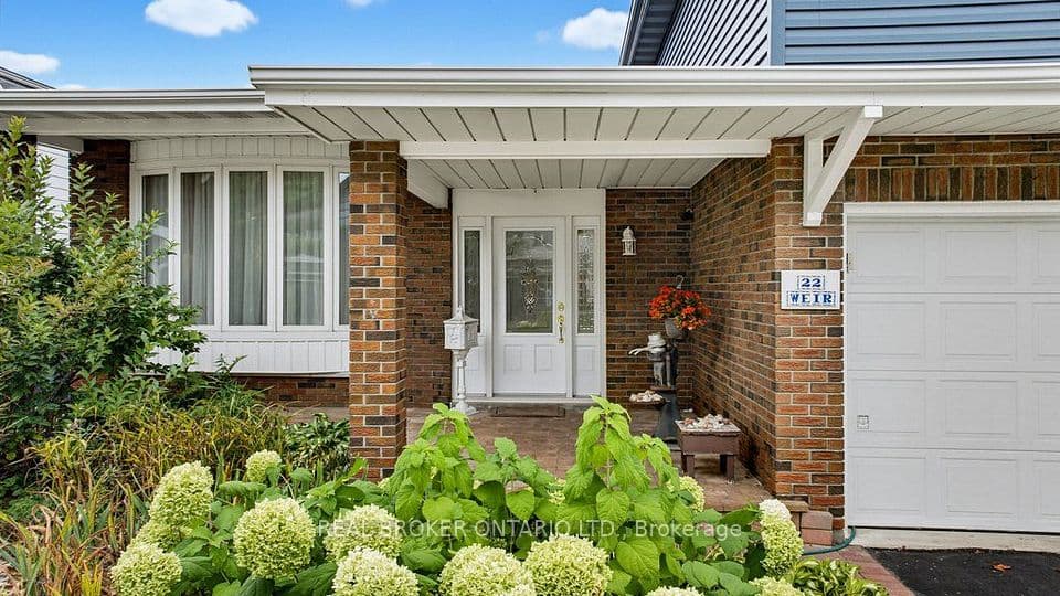 22 Woodhill Crescent, Blackburn Hamlet, ON K1B 3B6 – photo 2