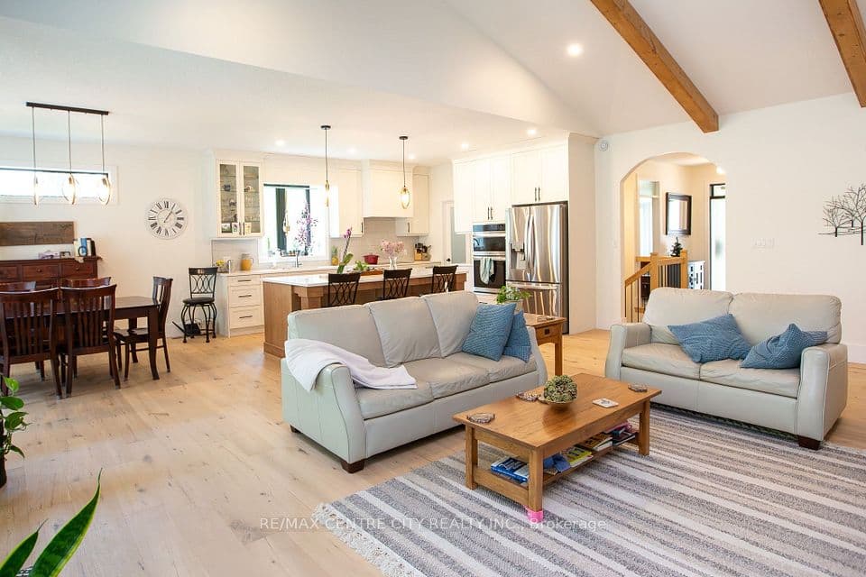273 Foxborough Place, Thames Centre, ON N0M 2P0 – photo 2