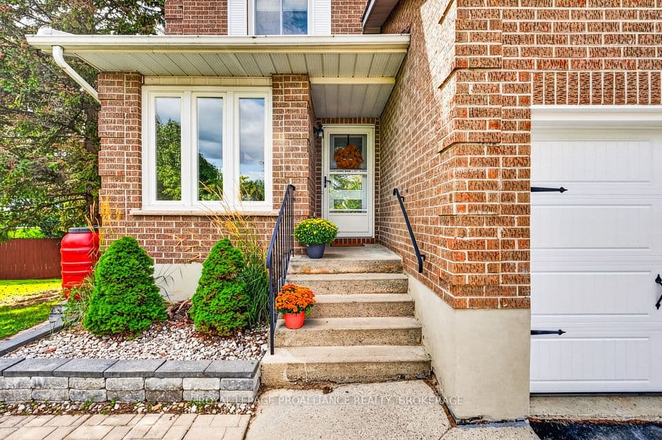 600 Whistler Terrace, Kingston, ON K7M 8K4 – photo 2