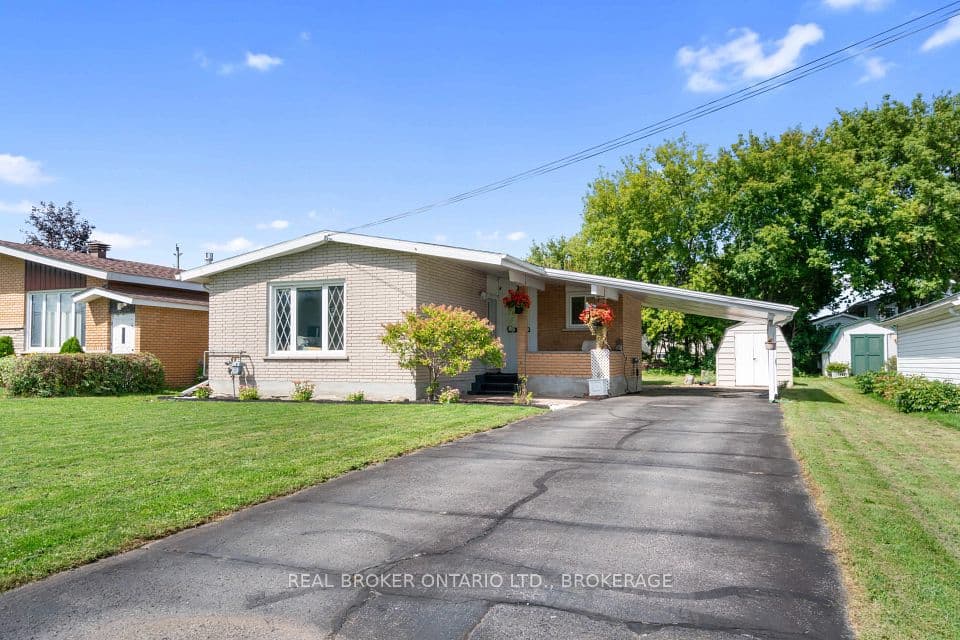 121 St. George Street W, North Glengarry, ON K0C 1A0 – main photo