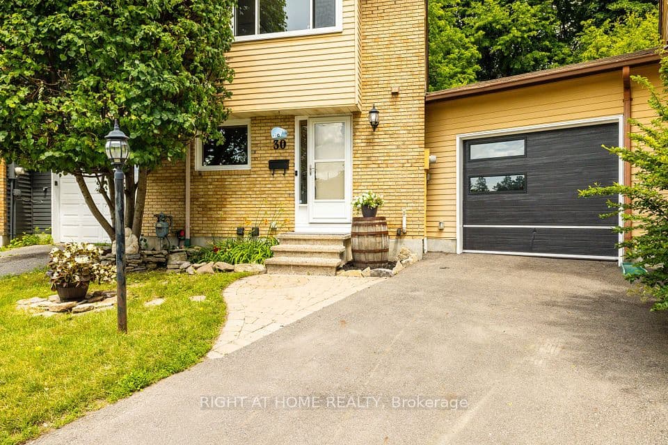30 Berkshire Way, Barrhaven, ON K2J 2B2 – main photo