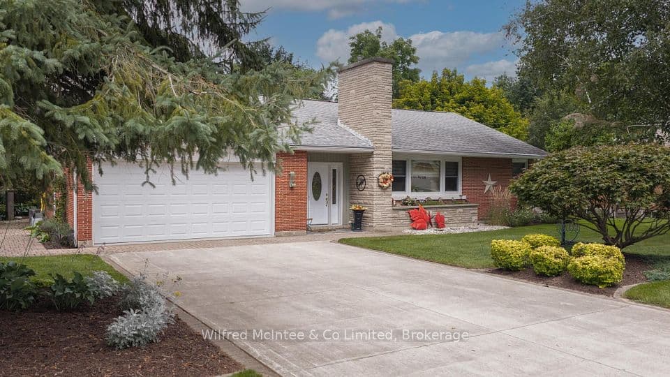 31 Johnstone Boulevard, Brockton, ON N0G 2V0 – main photo