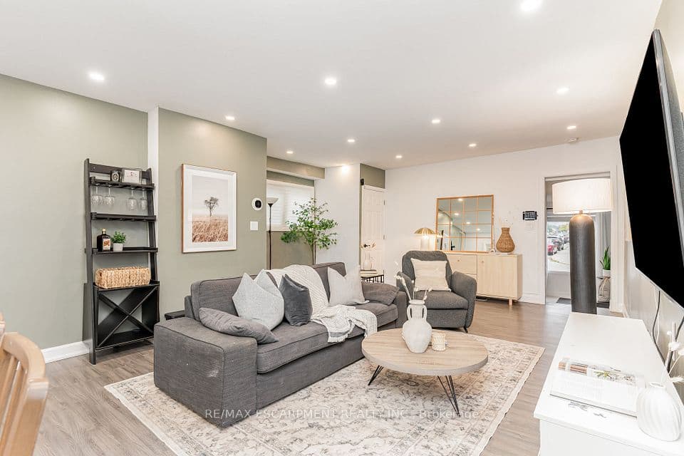 4 Robins Avenue, Hamilton, ON L8H 4M6 – main photo