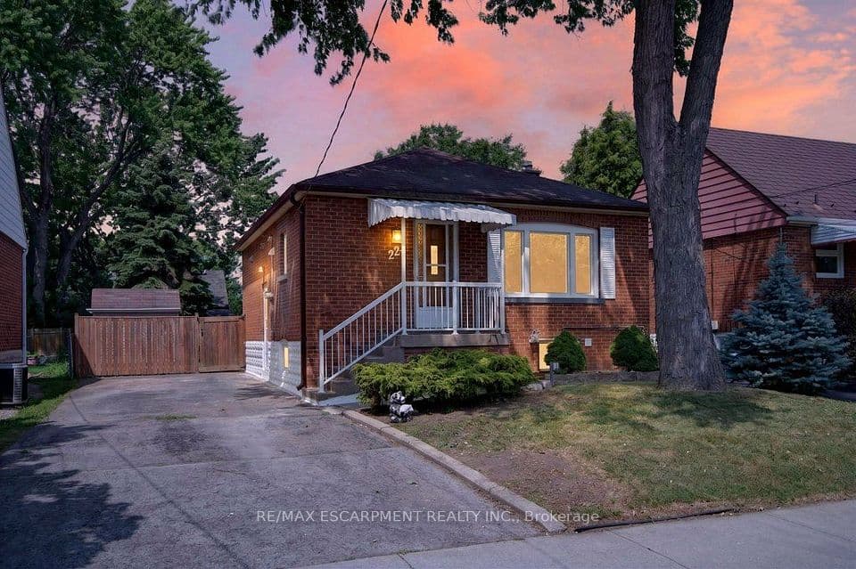 220 EAST 13TH Street, Hamilton, ON L9A 3Z7 – main photo