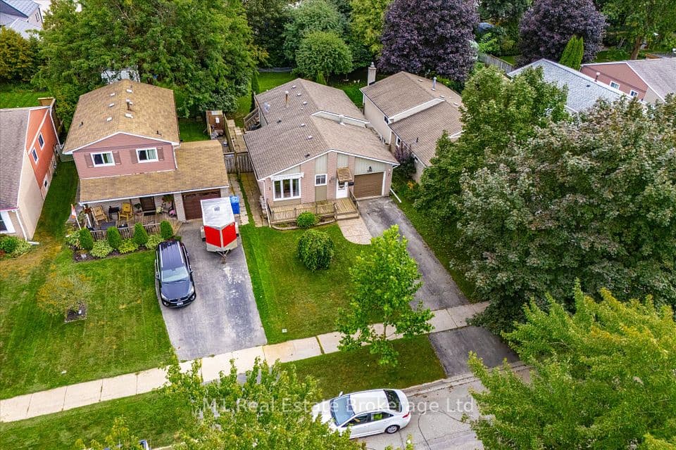 216 Parkside Drive E, Centre Wellington, ON N1M 3E8 – photo 2