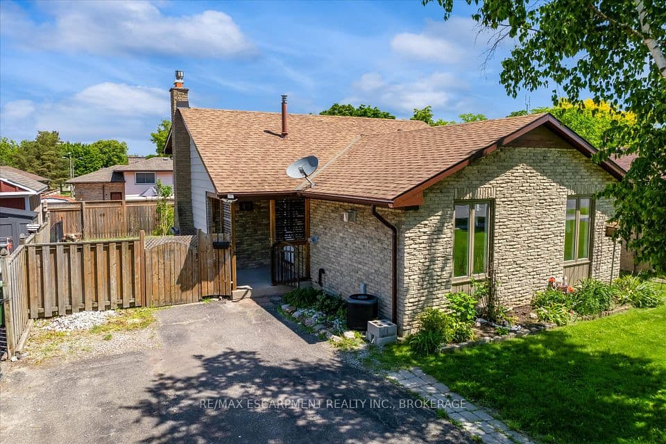 49 Grove Avenue, St. Catharines, ON L2P 1C9 – photo 2