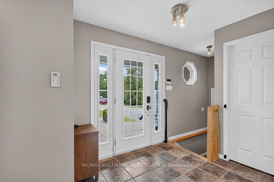 8251 Ranita Crescent, Greely - Metcalfe - Osgoode - Vernon and Area, ON K0A 2P0 – photo 3