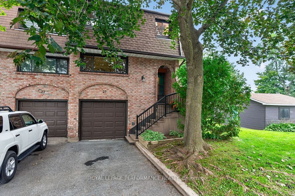 2 Bertona Street 23, South of Baseline to Knoxdale, ON K2G 0W2 – main photo