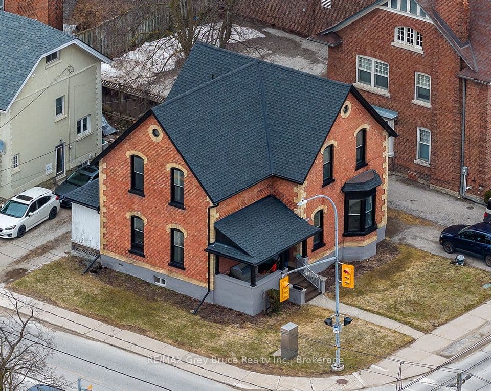 902 2nd Avenue W, Owen Sound, ON N4K 4M7 – main photo