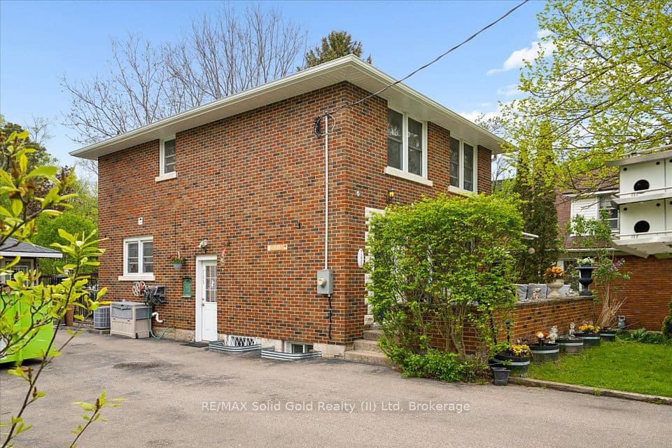 786 Stirling Avenue S, Kitchener, ON N2M 3K3 – photo 2