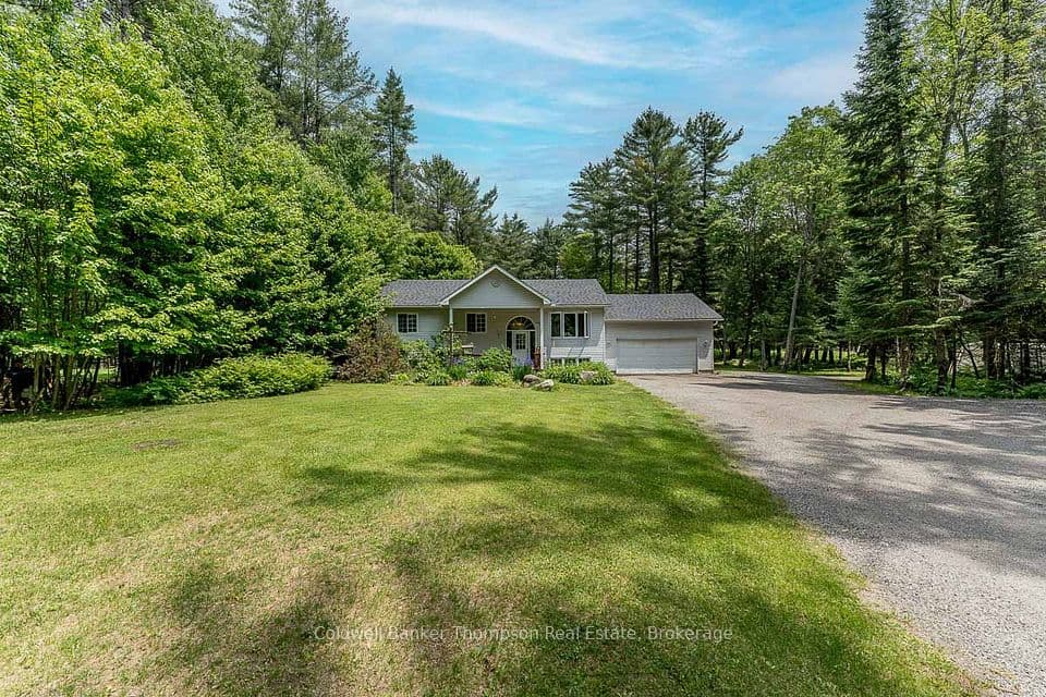 109 South Waseosa Lake Road, Huntsville, ON P1H 2N5 – main photo