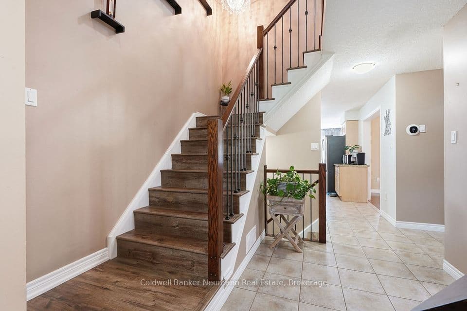 7 Henderson Drive, Guelph, ON N1E 0A1 – photo 2