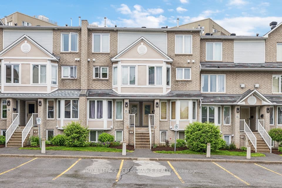 1668 Locksley Lane, Beacon Hill North - South and Area, ON K1J 1B6 – main photo