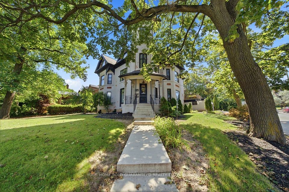 347 Queen Street S, Hamilton, ON L8P 2P7 – main photo