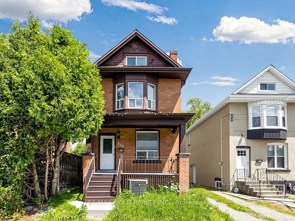 746 King Street W, Hamilton, ON L8S 1J8 – main photo
