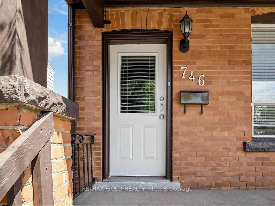 746 King Street W, Hamilton, ON L8S 1J8 – photo 3
