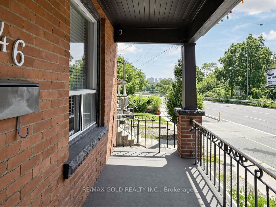 746 King Street W, Hamilton, ON L8S 1J8 – photo 2