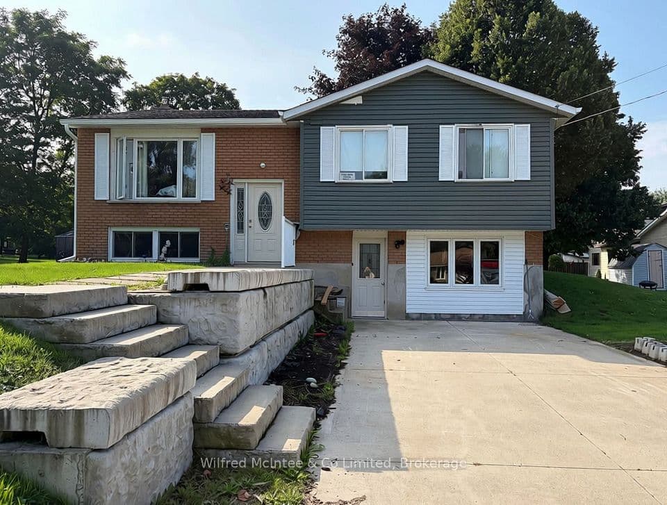 2 Parkview Court, Brockton, ON N0G 2V0 – main photo