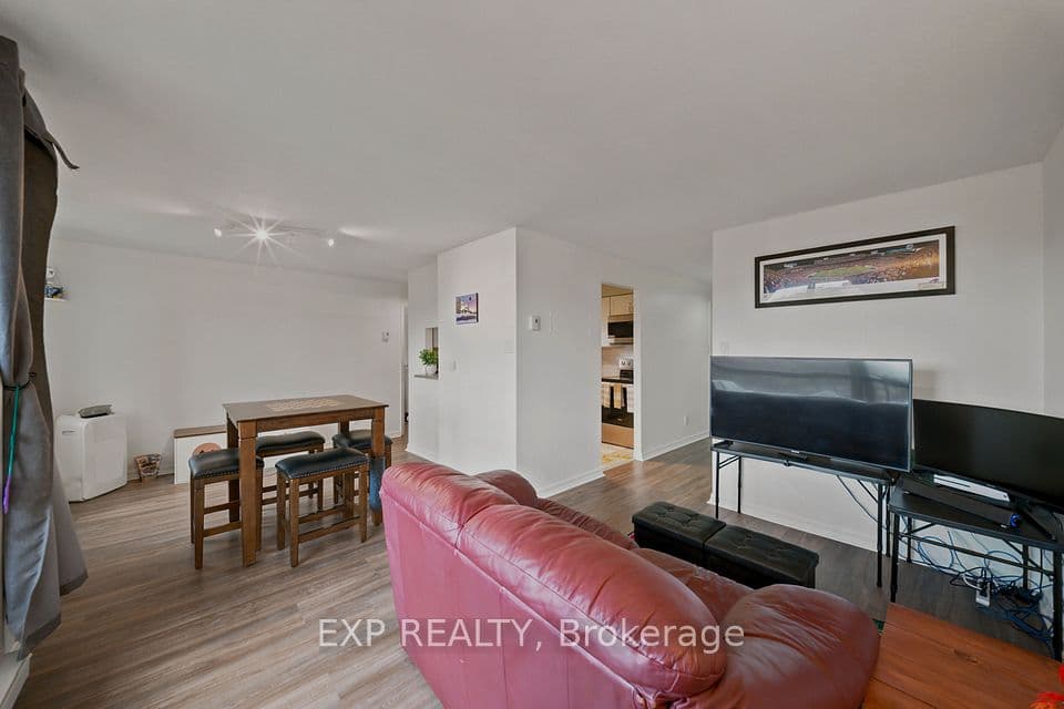 222 Guigues Avenue 401, Lower Town - Sandy Hill, ON K1N 5J2 – photo 2