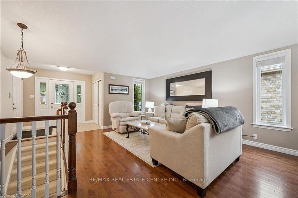 555 Killbear Court, Waterloo, ON N2V 2R9 – photo 2