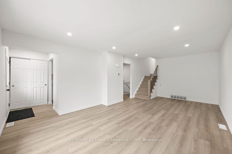 1642 Aldersbrook Road, London North, ON N6G 2Z5 – photo 3