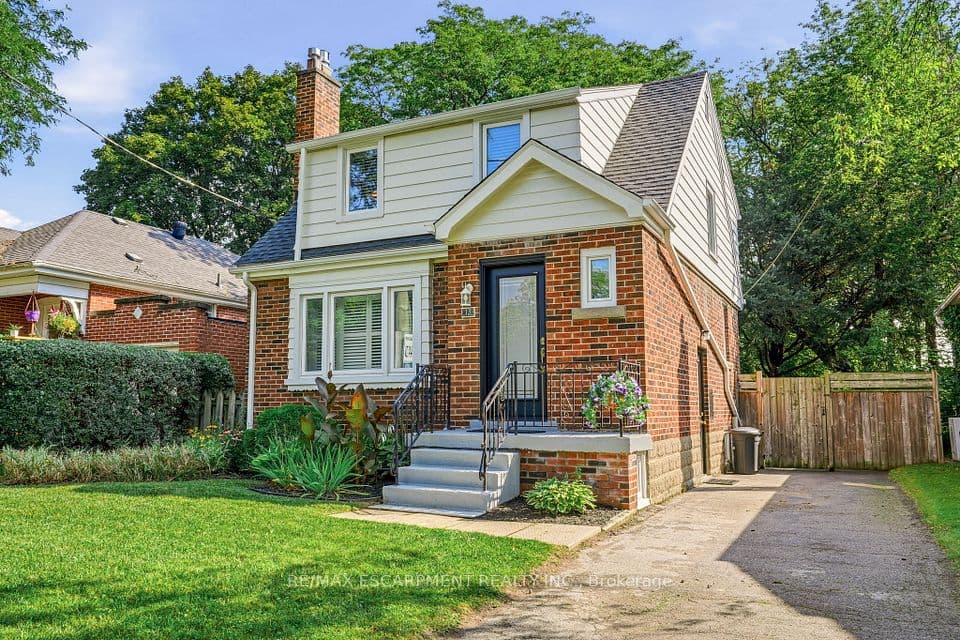 13 Allan Avenue, Hamilton, ON L9H 4N7 – main photo
