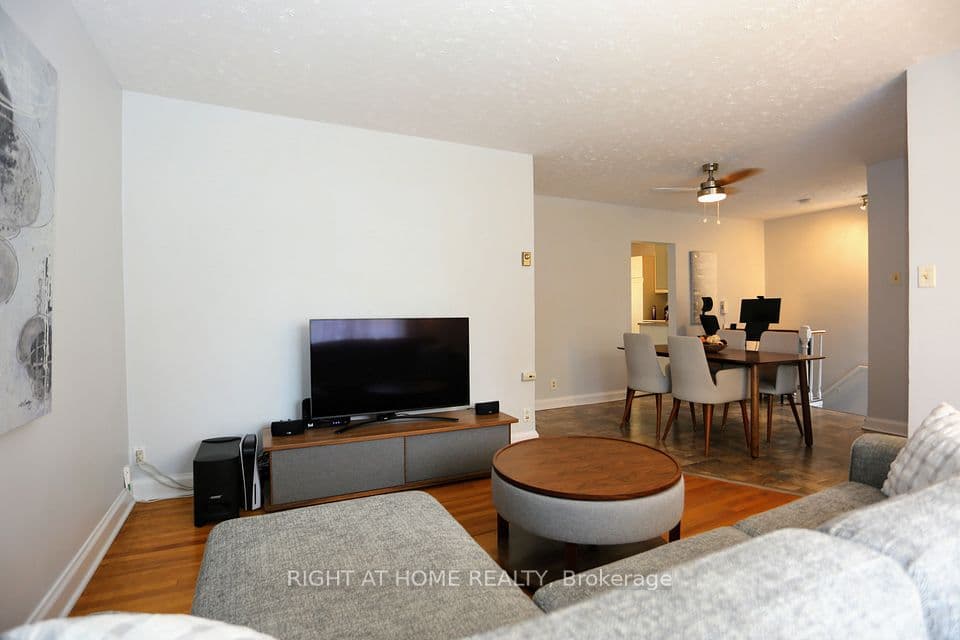 323 Levis Avenue, Vanier and Kingsview Park, ON K1L 6H1 – photo 3