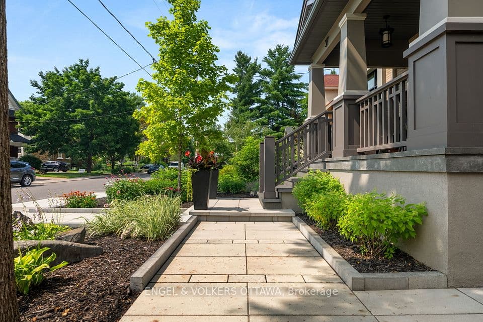 37 Clarendon Avenue, Tunneys Pasture and Ottawa West, ON K1Y 0P3 – photo 2