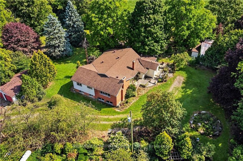 994 Safari Road, Hamilton, ON L8B 1S9 – photo 2
